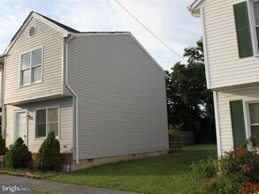 Building Photo - 414 Cornwallis Ct