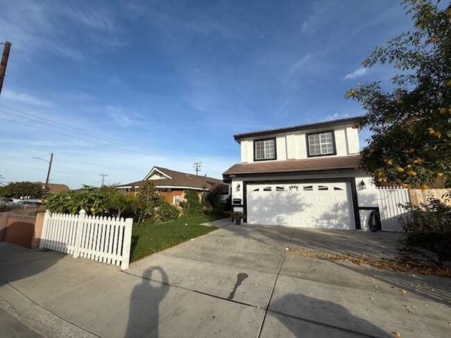 Foto del edificio - Renovated detached home in Hawaiian Gardens