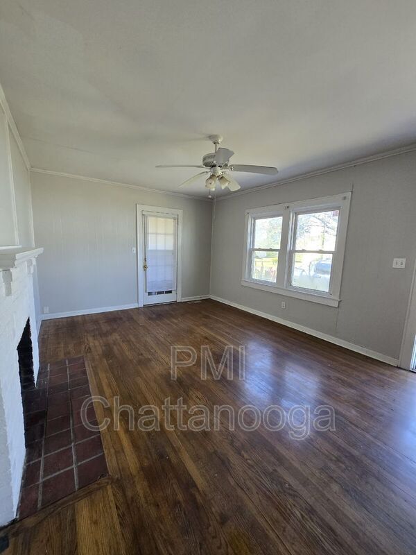 Building Photo - 3202 Wood Ave
