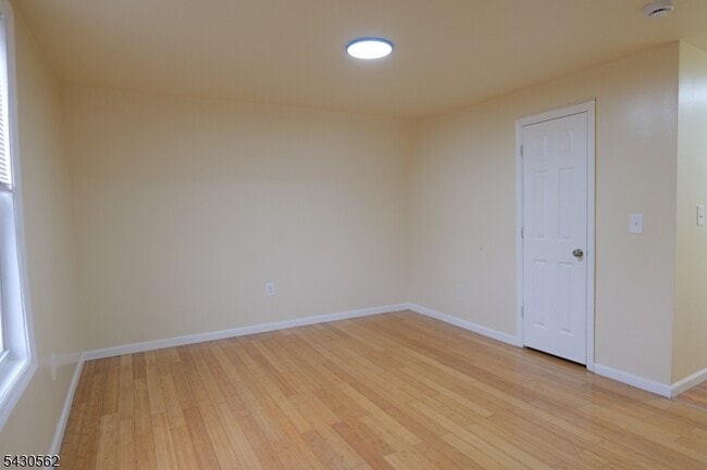 Building Photo - 84 Scheerer Ave