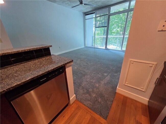 Foto del edificio - 950 W Peachtree St NW