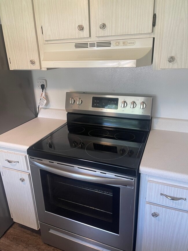 Building Photo - 7 Donna St