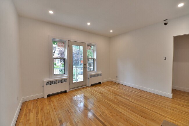Photo du bâtiment - 973 Rue Tait
