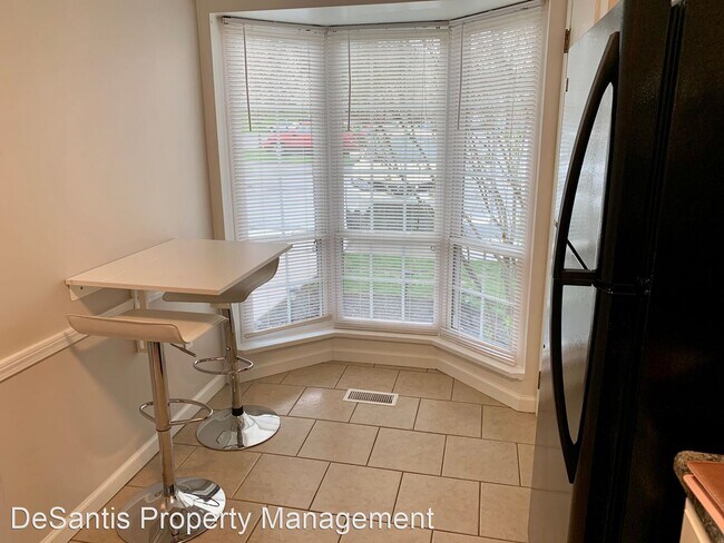 Foto del edificio - 2 br, 1.5 bath House - 663 Newton Square