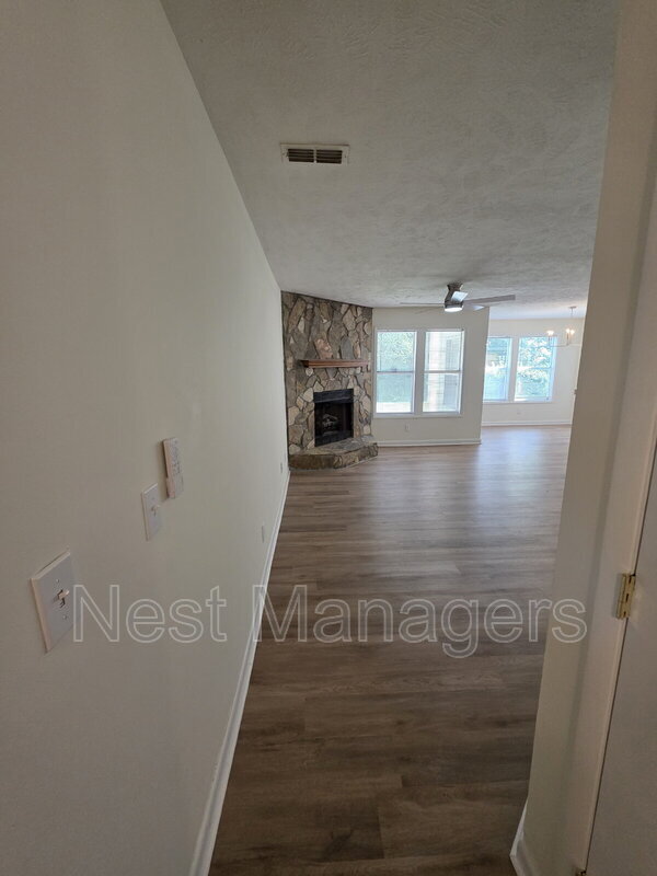 Foto del edificio - 6780 Willowbrook Dr
