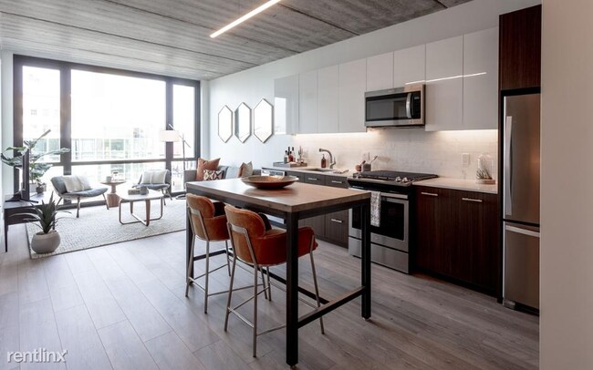 Building Photo - Studio, 1 bath  - 1640 W Division St Apt 1408