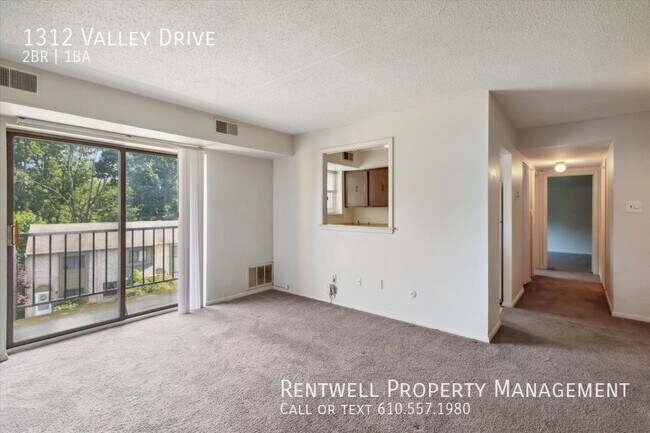 Foto del edificio - 1BR plus Bonus Room 1BA Condo located in G...