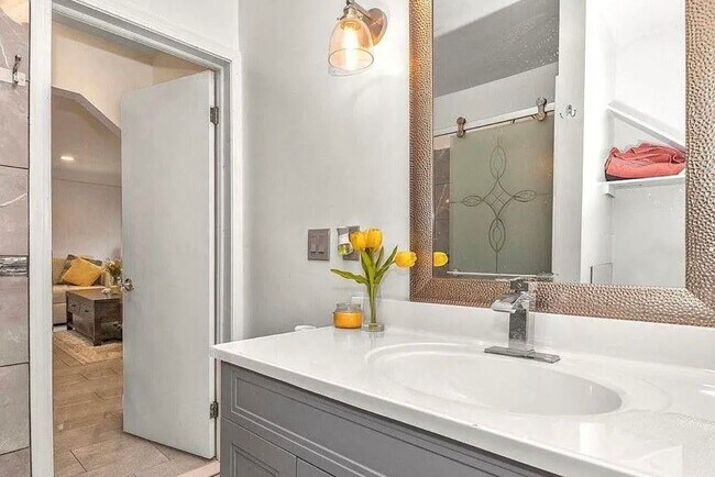 Foto del edificio - 2224 N Lafayette St