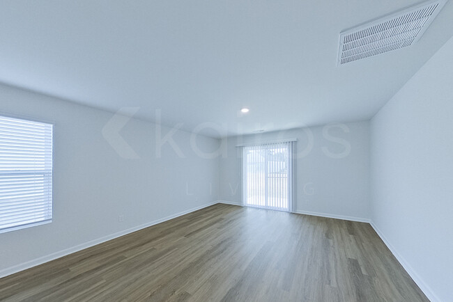 Building Photo - 106 Inez Ave