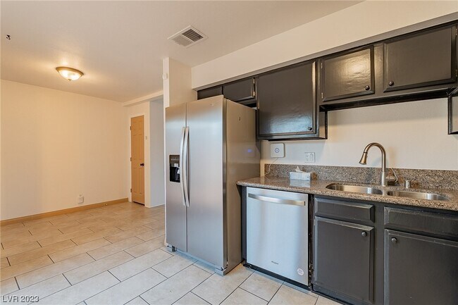 Foto del edificio - 544 Oakbrook Ln