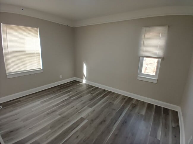 Building Photo - Freshly Renovated 3 Bedroom Bungalow