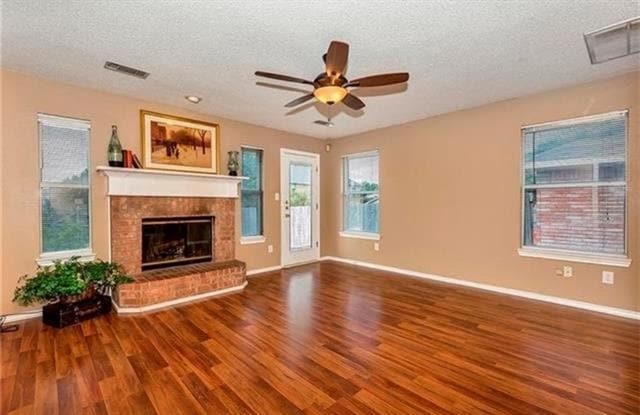 Building Photo - 6801 Windward View Dr