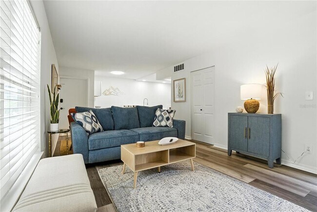 Foto del edificio - 1799 N Highland Ave