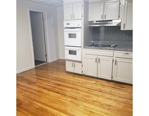 Primary Photo - 31 Bridgeport St