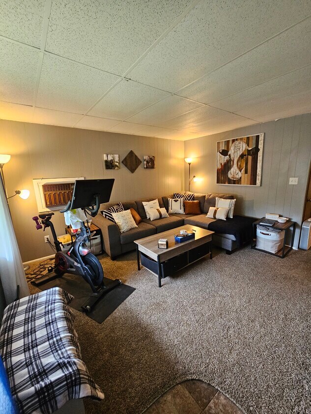 1013 10th Ave N Unit 1, Fargo, ND 58102 1013 10th Ave N Fargo, ND Apartments for Rent in