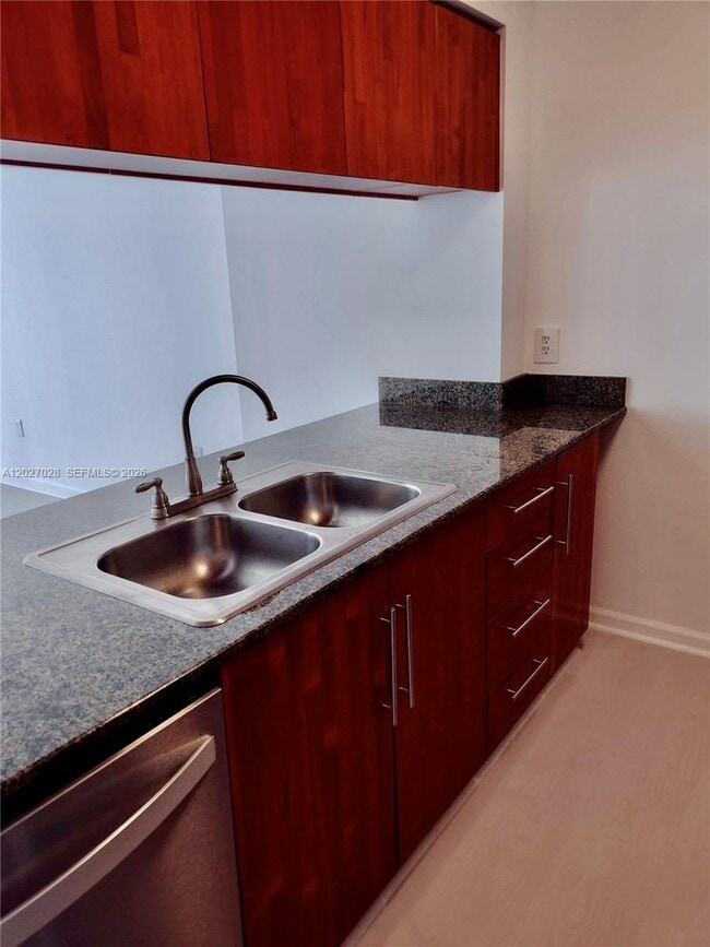 Building Photo - 1200 Brickell Bay Dr