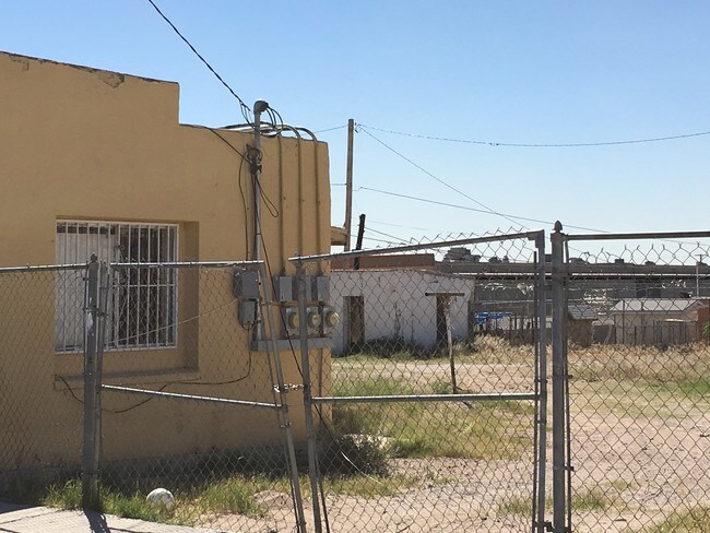 Building Photo - Triplex in Central Area
