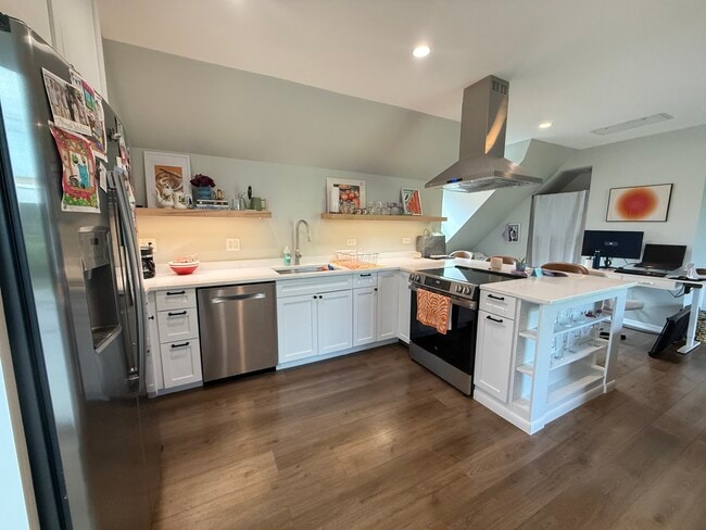 Building Photo - 2103 W Eastwood Ave