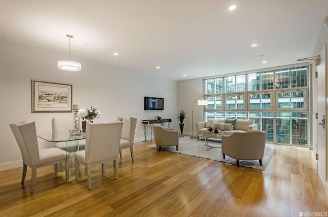 open kitchen, dining & living area - 19 Tehama St