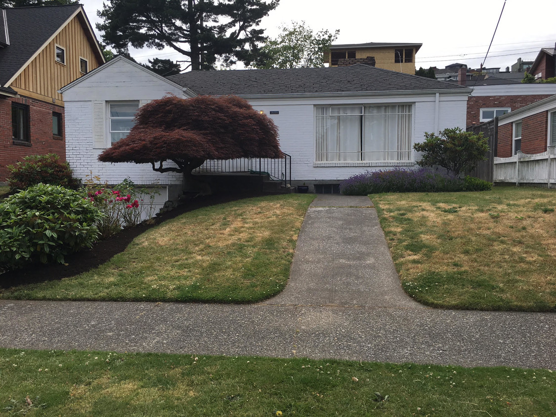 Primary Photo - 2423 35th Ave W