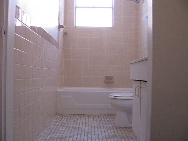 Bathroom - 1617 S Broad St