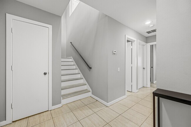 Building Photo - 6908 Yellowstone Way Dr