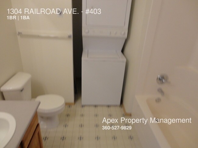 Building Photo - 1304 RAILROAD Ave