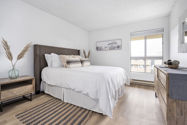 Bay Pointe Apartments - 4