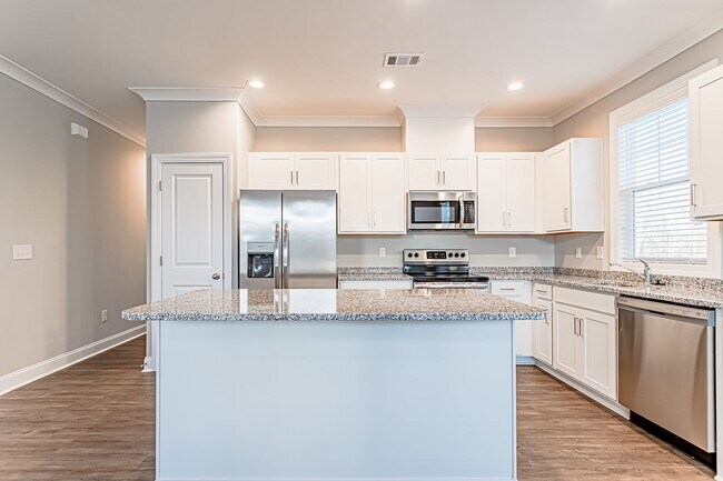 Foto del edificio - Ranch Home in Popular Travelers Rest Area