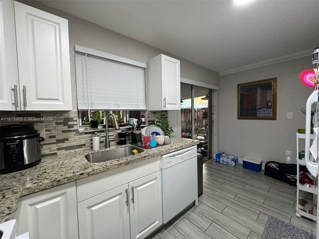 Building Photo - 7510 SW 152nd Ave