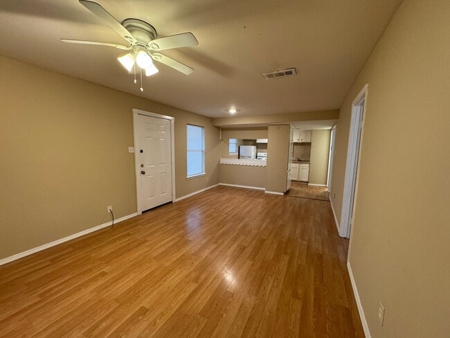 Building Photo - 1034 W Village Ct