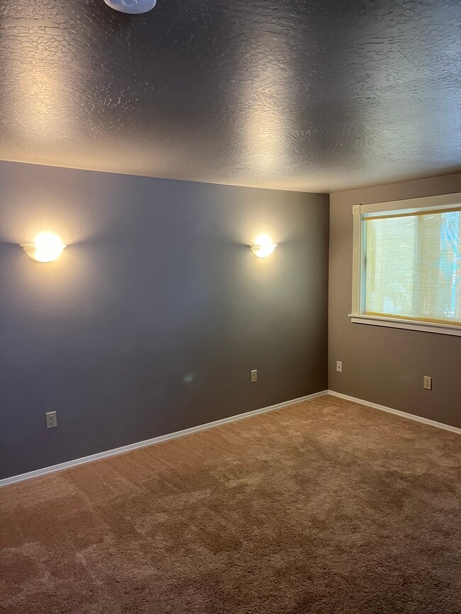 Building Photo - 3235 Pheasant Blvd