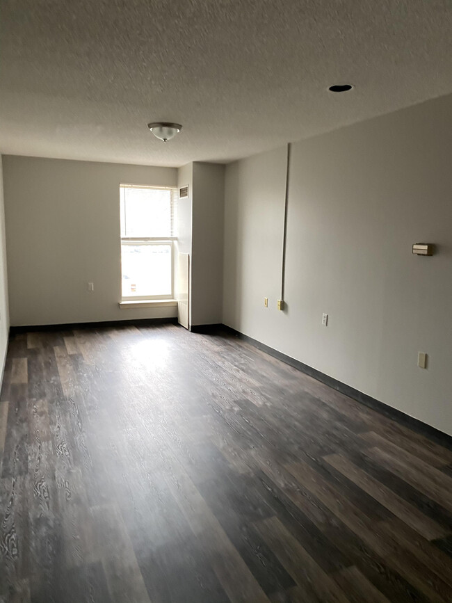 Building Photo - 4200 Tracy Ave