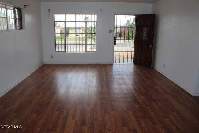 Foto del edificio - 3221 Monroe Ave