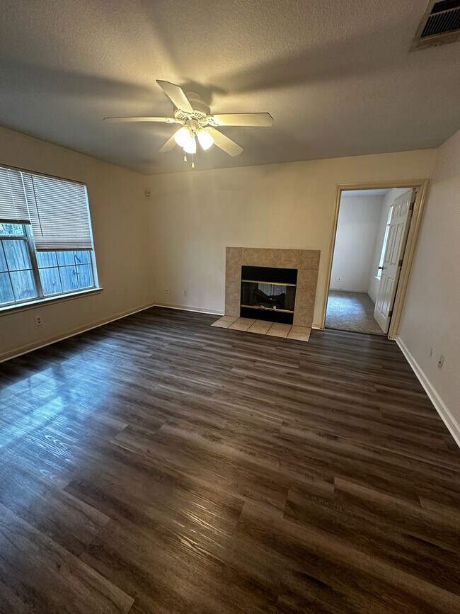 Building Photo - Lovely Cedar Creek Home on Large Shaded Lot