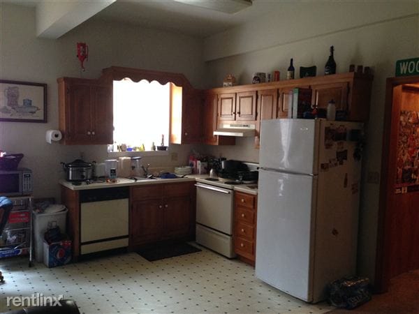 Building Photo - 701 Country Club Dr