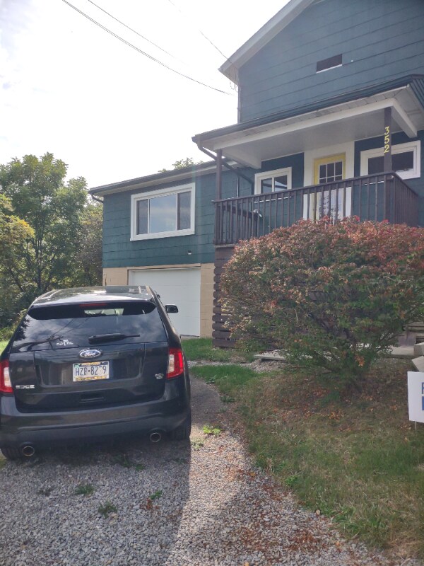 Primary Photo - 352 Willow Way