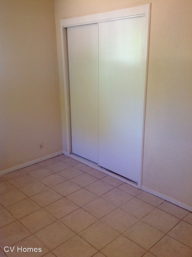Foto del edificio - 4 br, 1 bath House - 3233 N. Hughes Ave.