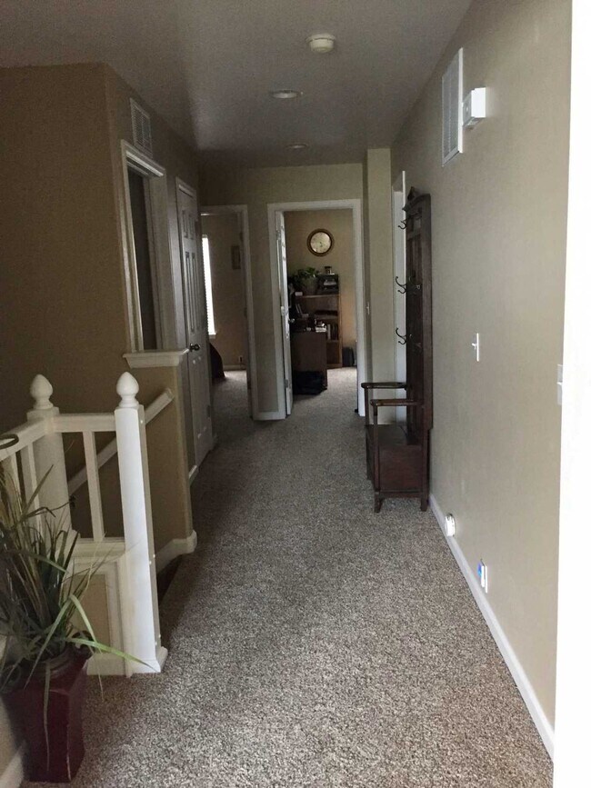 Upstairs hallway - 4163 Diamond Ridge Vw