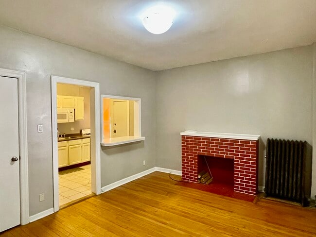Building Photo - 5213 S Ingleside Ave