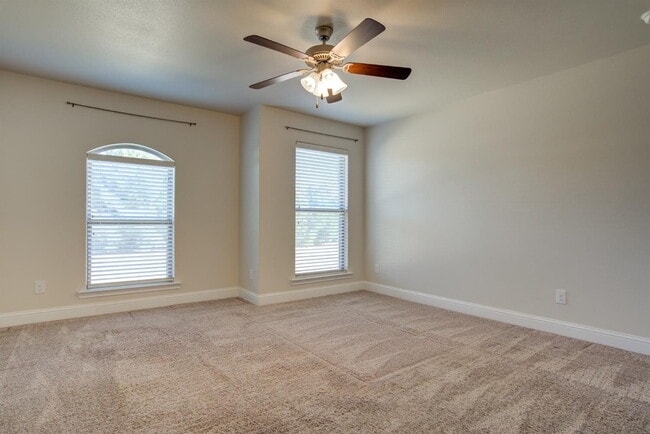 Foto del edificio - Immaculate newer 4/3/2 1/2 block from Quin...