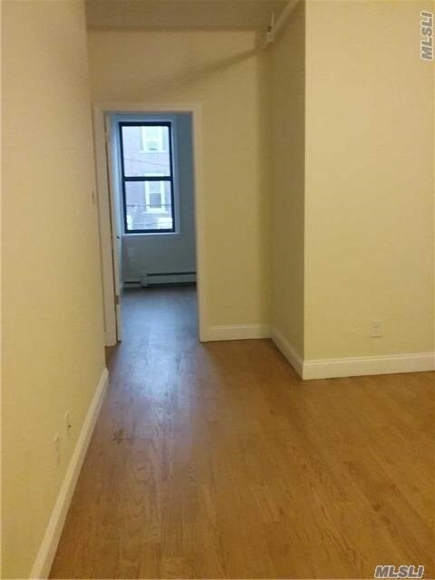 Foto principal - 99-16 Metropolitan Ave