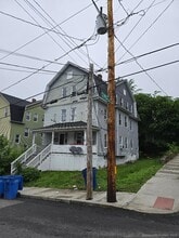 Building Photo - 23 Stiles St