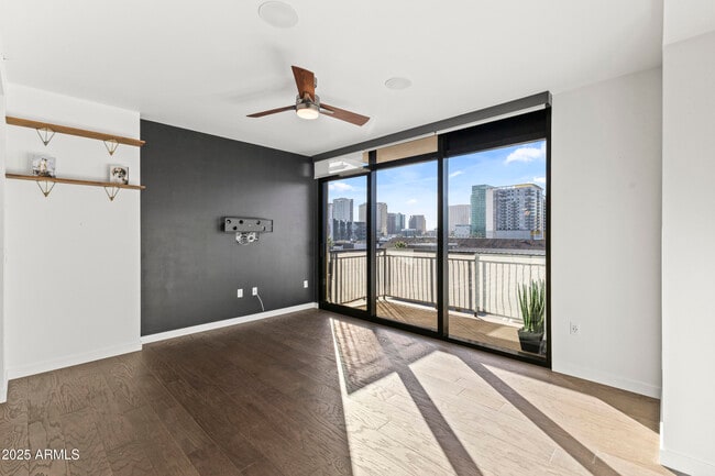 Foto del edificio - 200 W Portland St