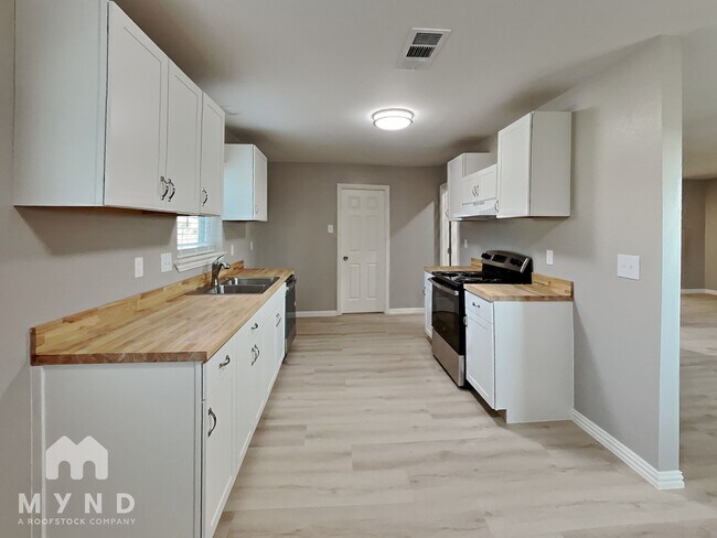 Foto del edificio - 204 E Ave C