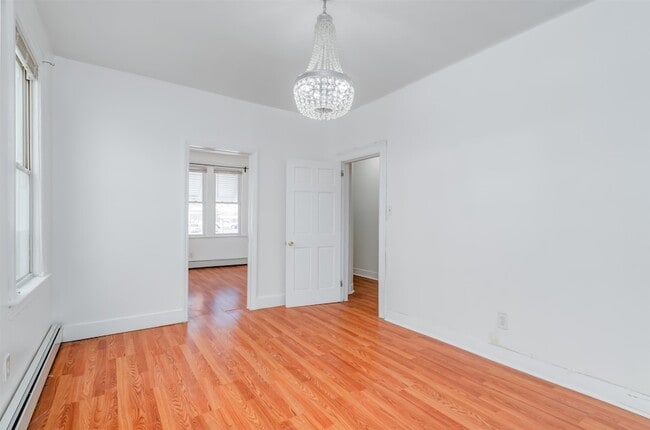 Foto del edificio - 404 Danforth Ave