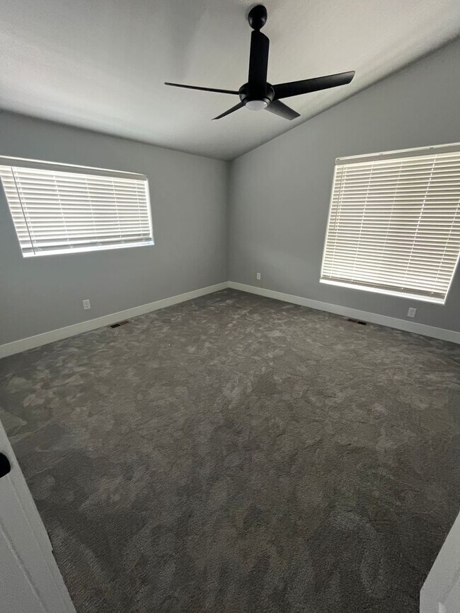 Foto del edificio - 214 Miller Ln