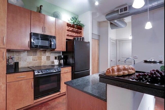 Photo - 1901 Post Oak Blvd Apartment