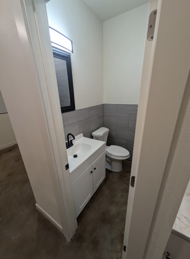 Building Photo - 539 Taylor Ave