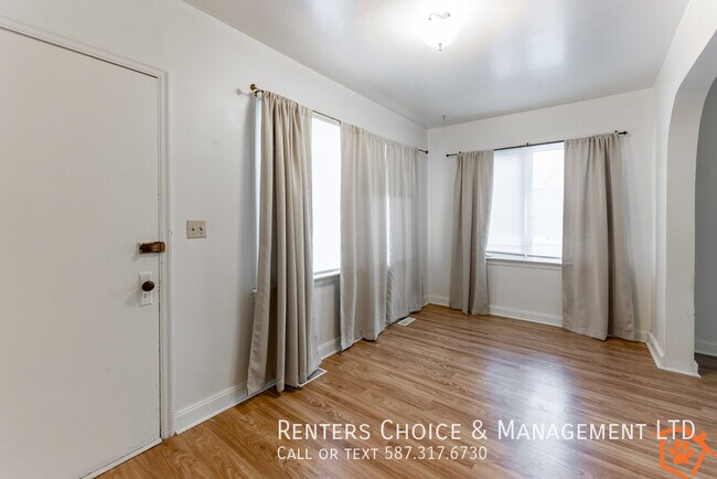 Building Photo - Cute Little House in Cardston for Professi...